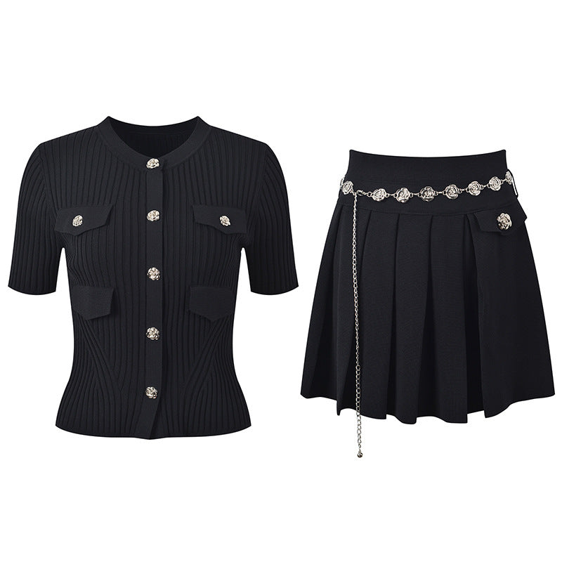 Flower buttons and high-waisted slim pleated skirt