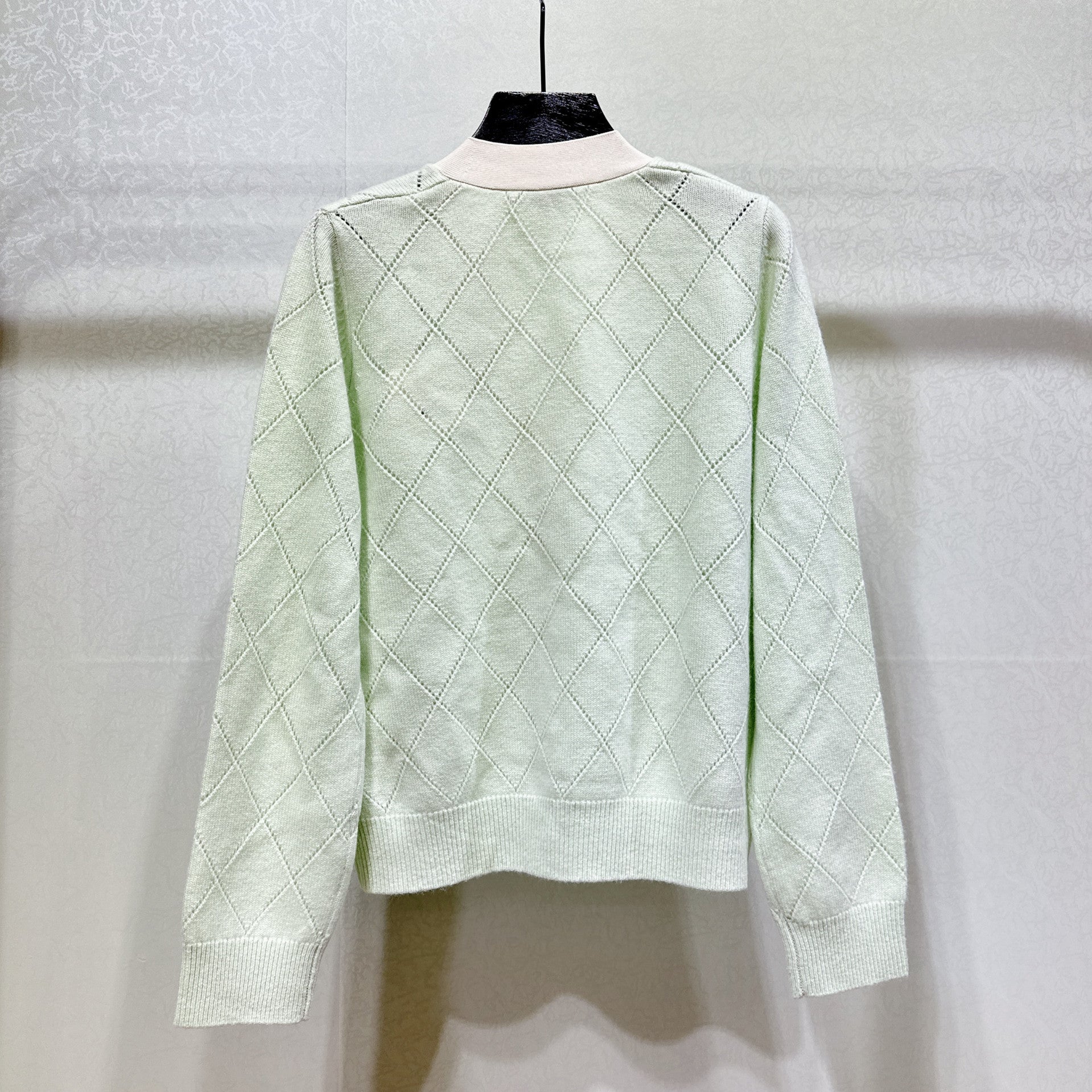 V-neck contrasting mint green knit sweater