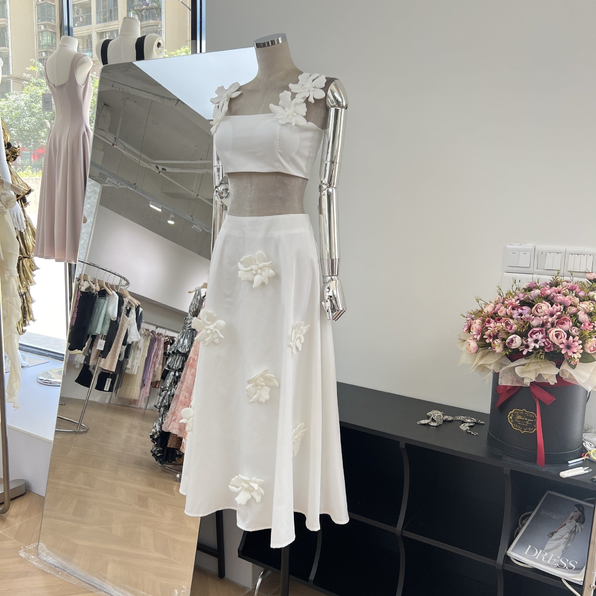 Flower short vest + over-the-knee long skirt summer