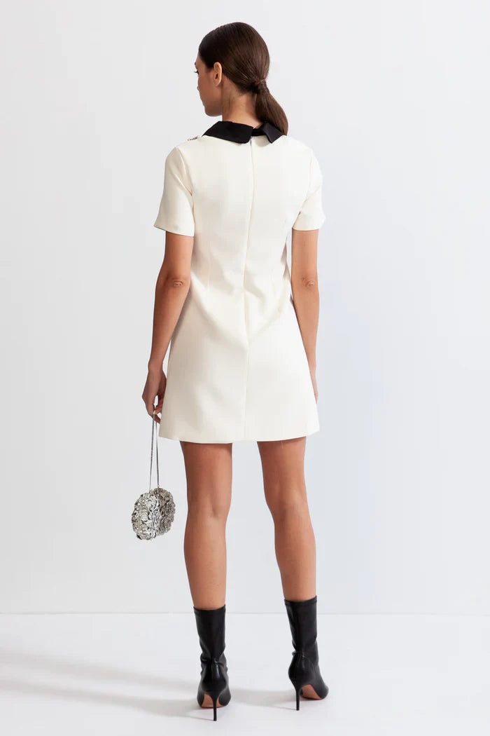 DRESS WITH CONTRASTING COLLAR AND JEWELRY DETAILS - WHITE