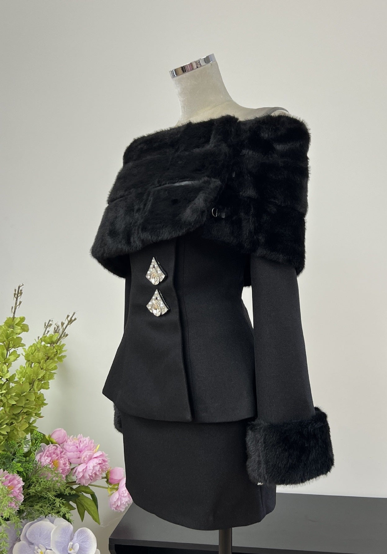 Fur collar top + hip skirt