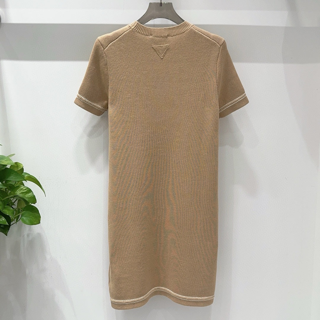 Series pocket round neck dress