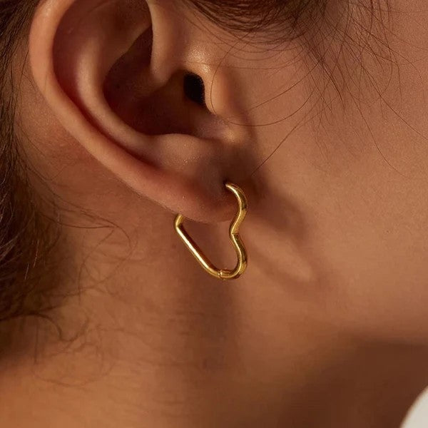 Loving Loop Earrings I Gold