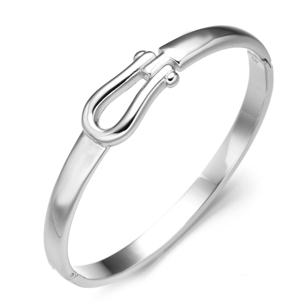 Horseshoe buckle bracelet