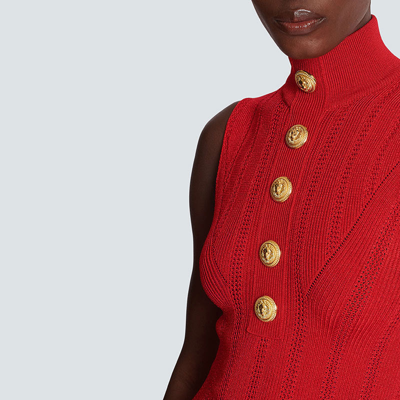 Slim sleeveless foreign top