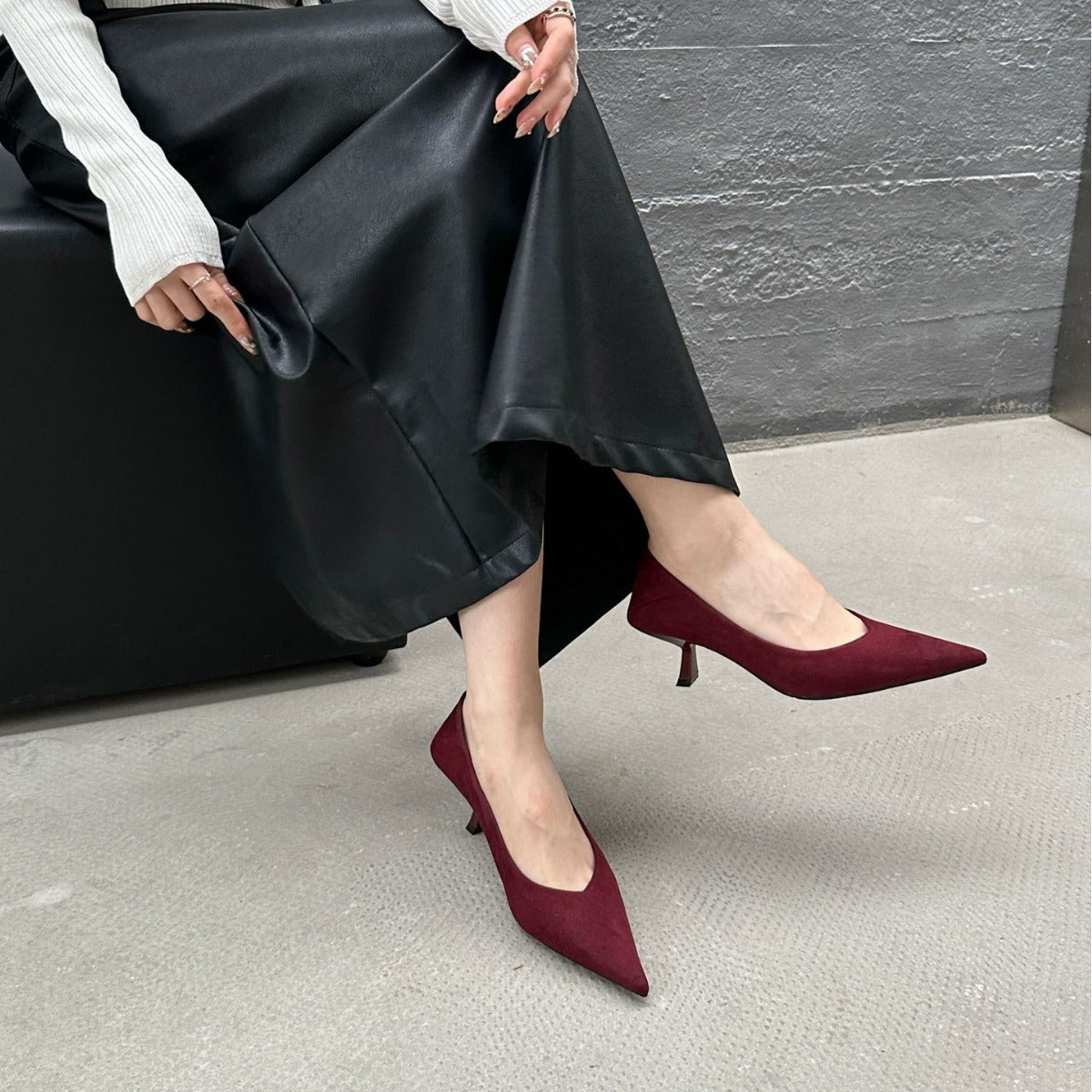 Low stiletto heeled versatile small heels