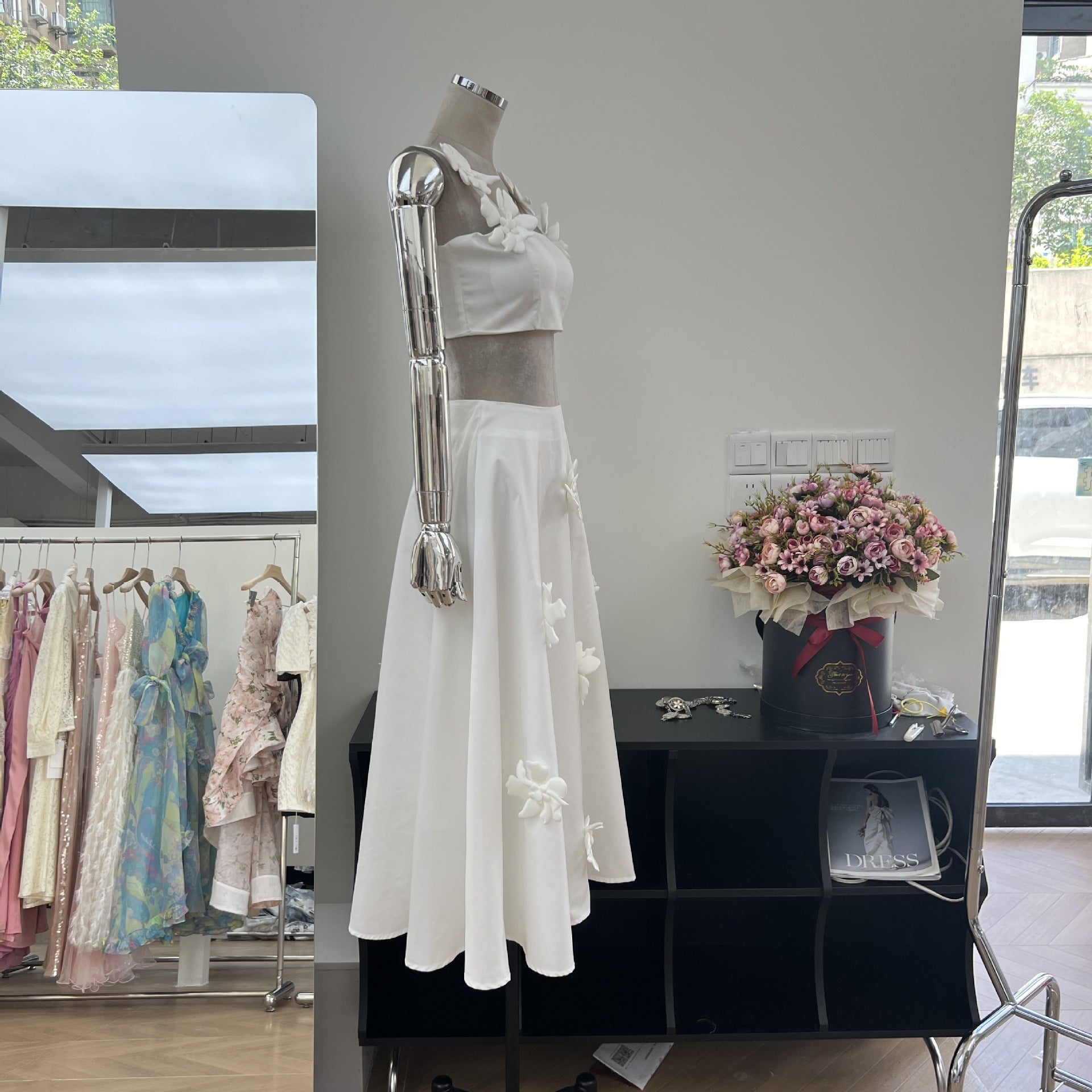 Flower short vest + over-the-knee long skirt summer