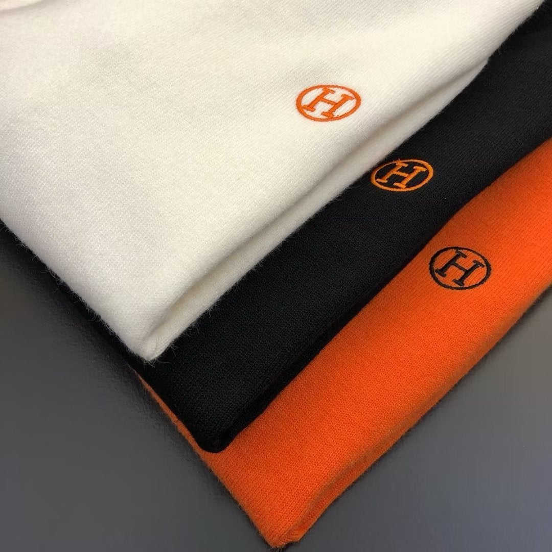 Round neck warm knitwear
