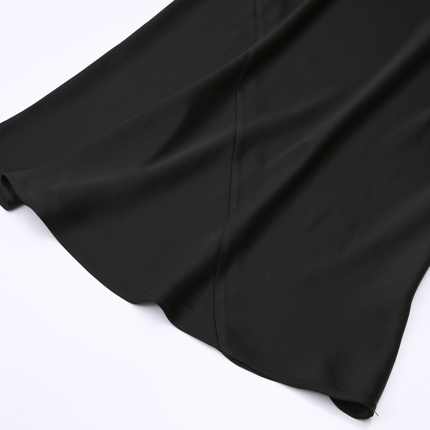 Fitted mid-length hip-wrapping dress