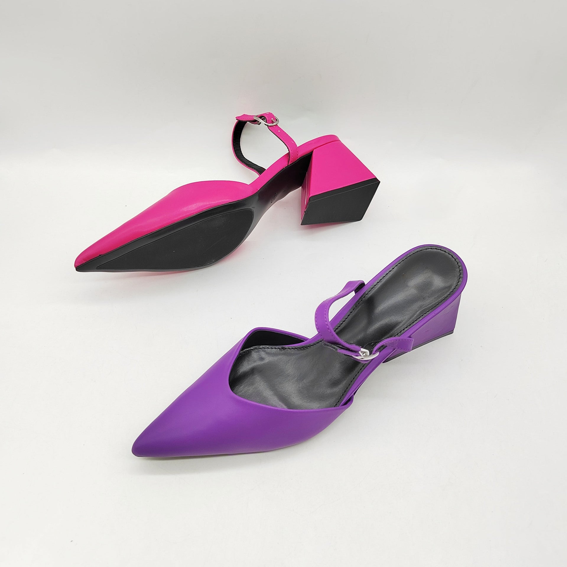 Sandle With Pointed Toe Block Heel Middle