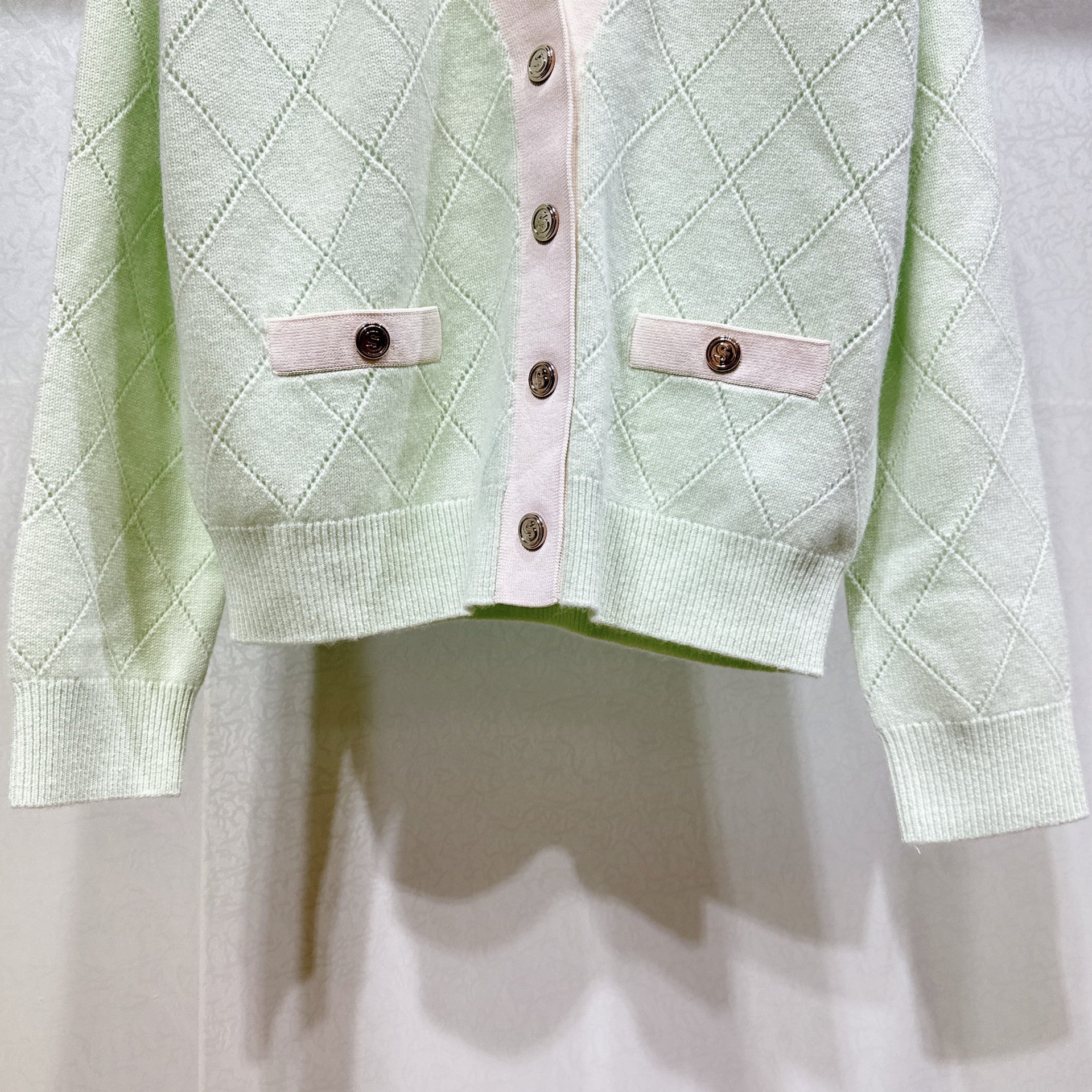 V-neck contrasting mint green knit sweater