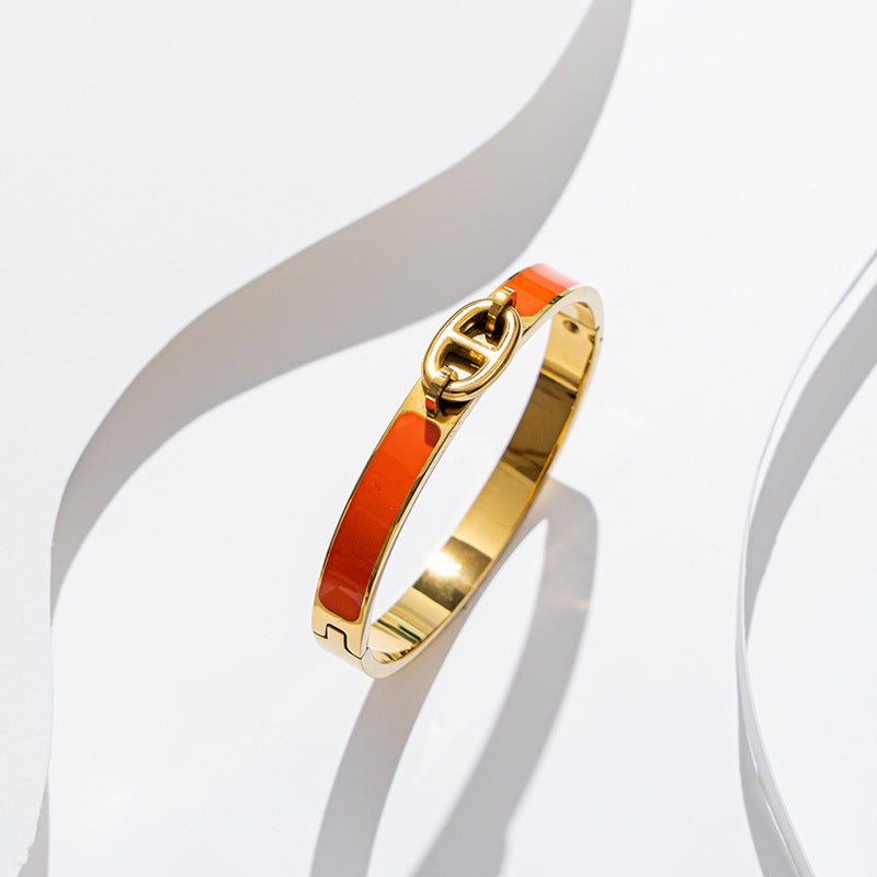 Golden bracelet with Hook design