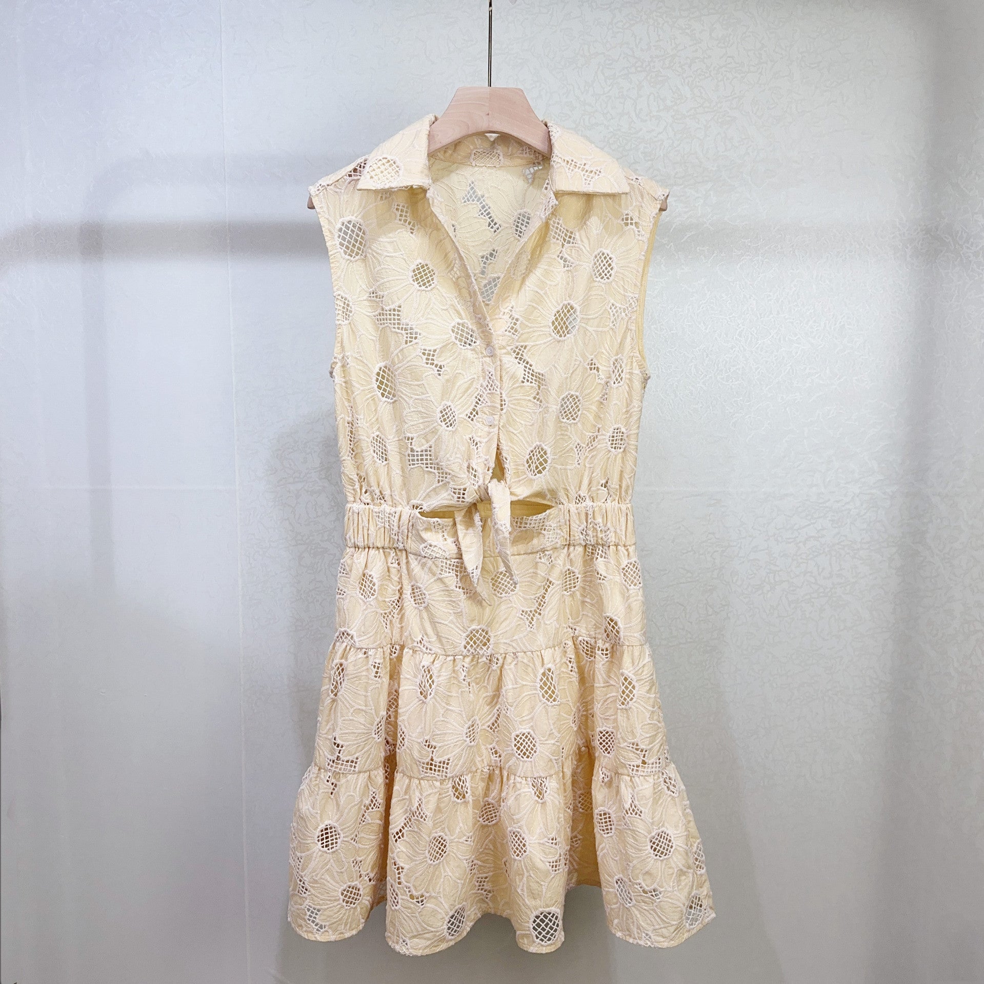 Ruffle chrysanthemum collar dress