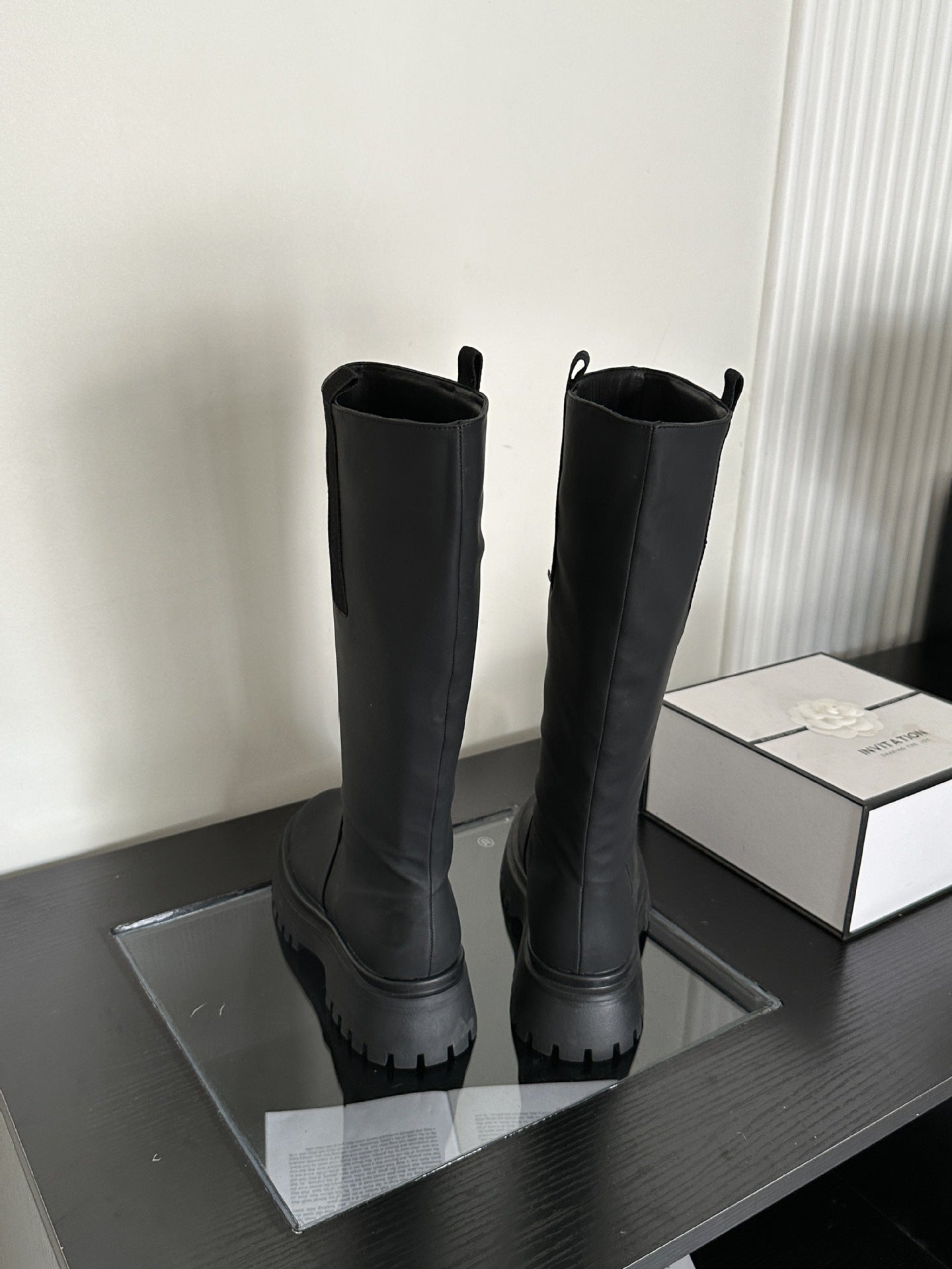 Small man mid-cut vintage boots