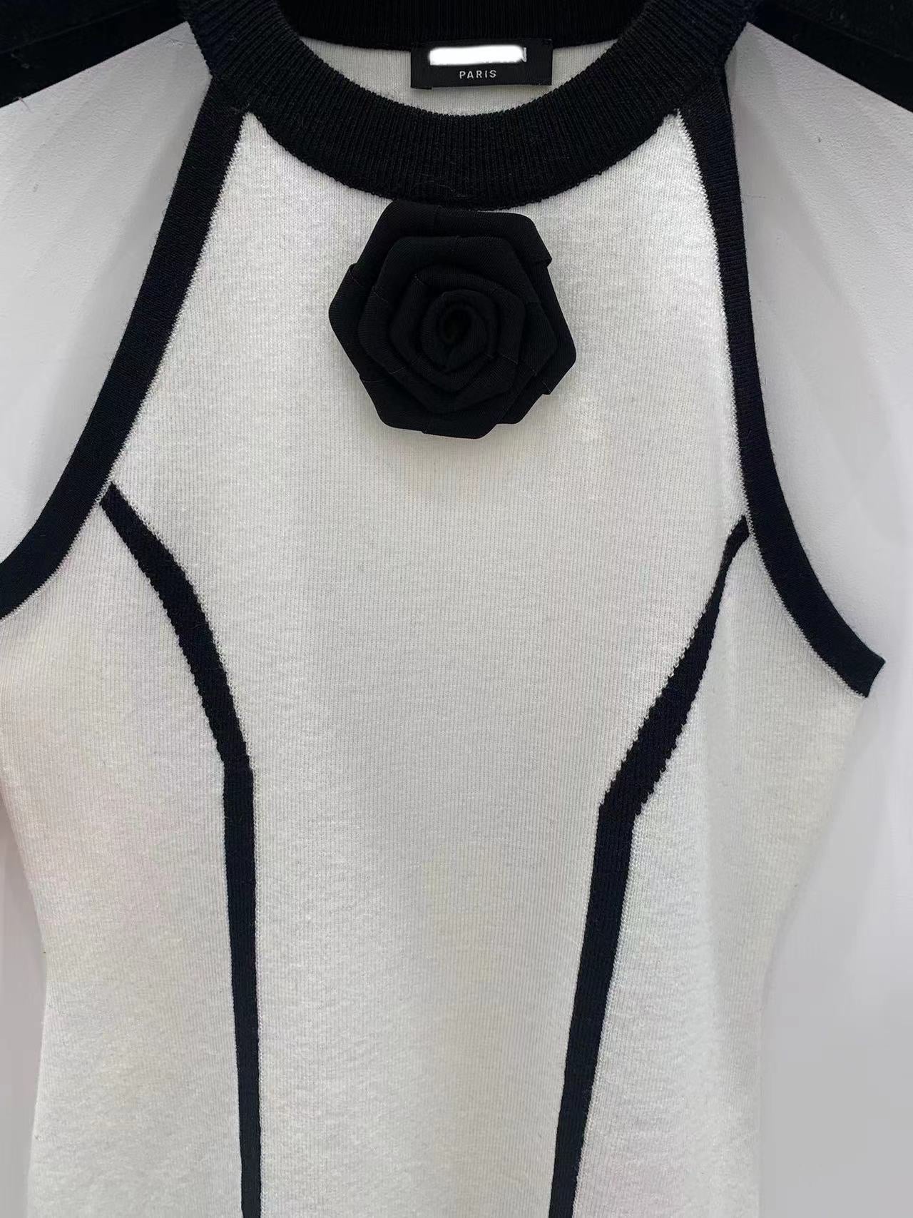 Dress with rose detail - Black