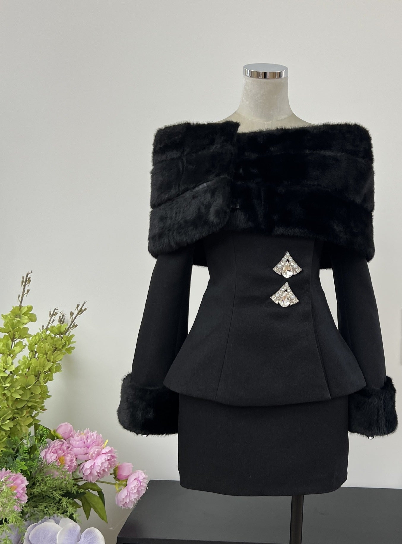 Fur collar top + hip skirt