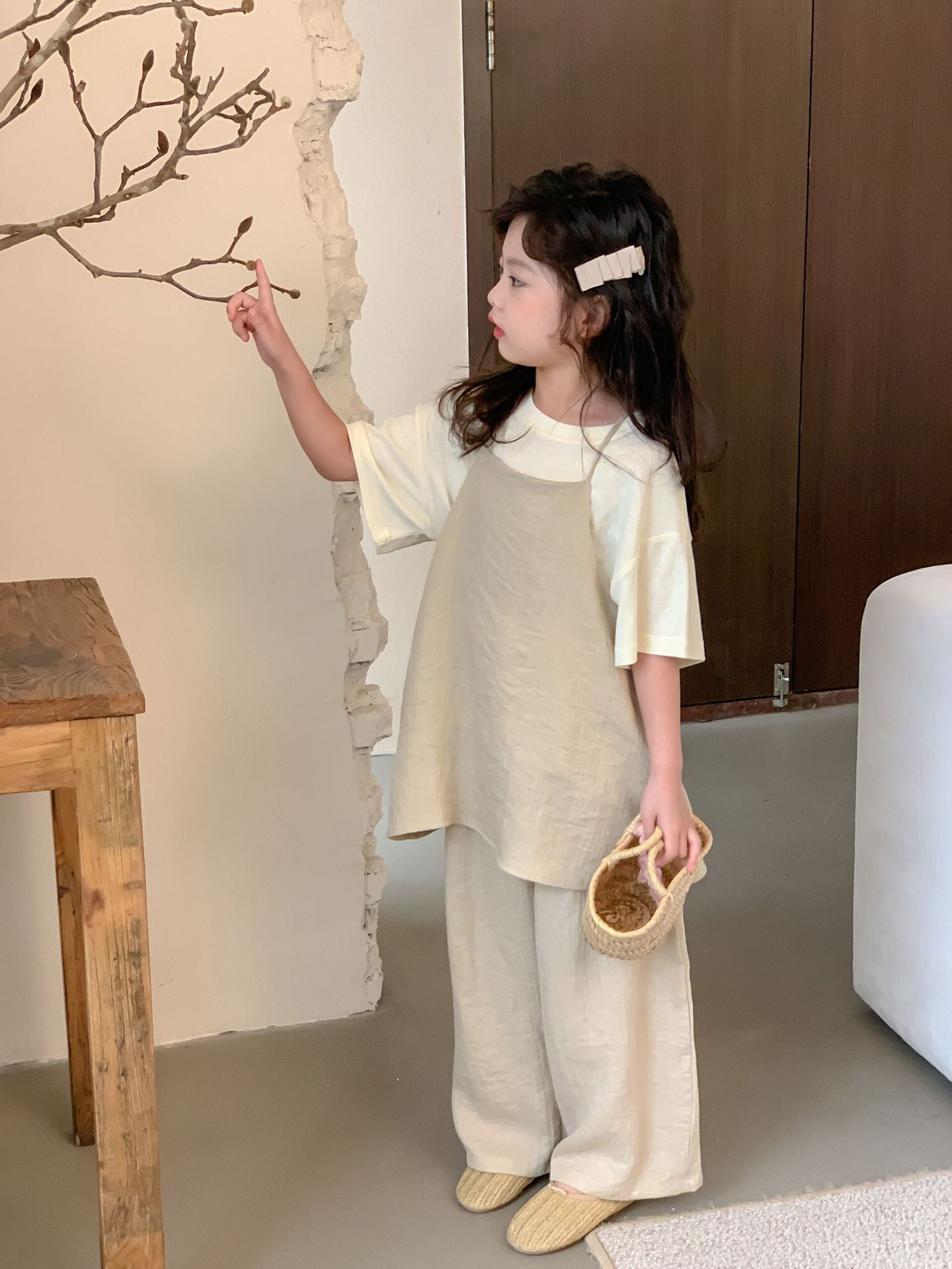 Women's treasure short sleeve T-shirt, suspender shirt + pants three-piece set of medium and large children's clothes