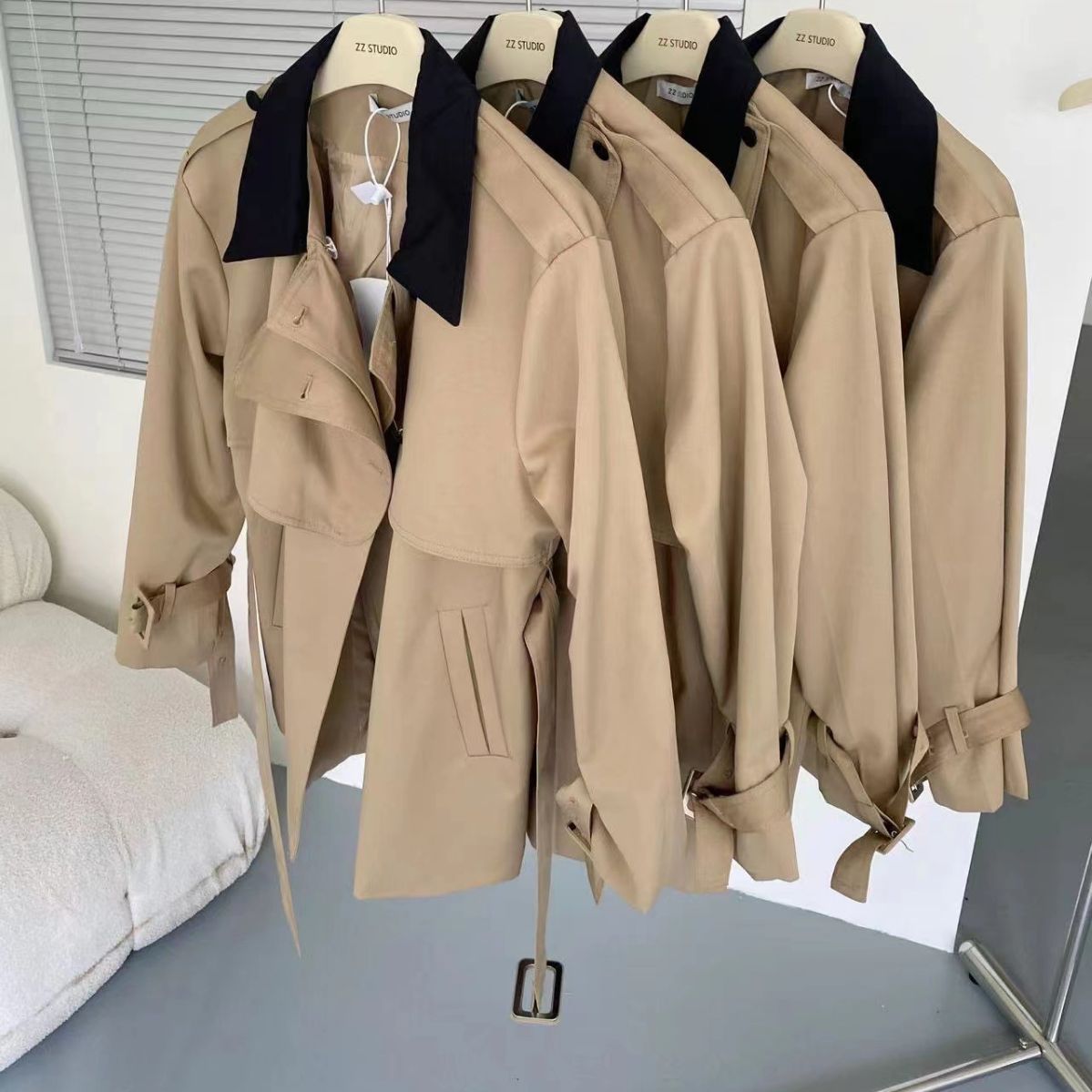 Windbreaker coat