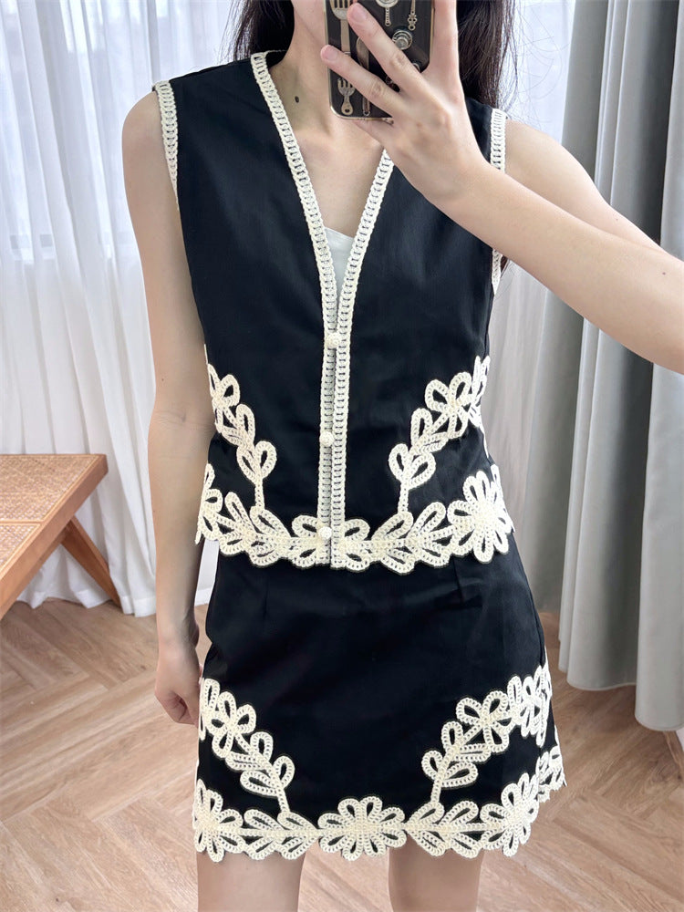 V-neck sleeveless vest + short skirt + straight trousers