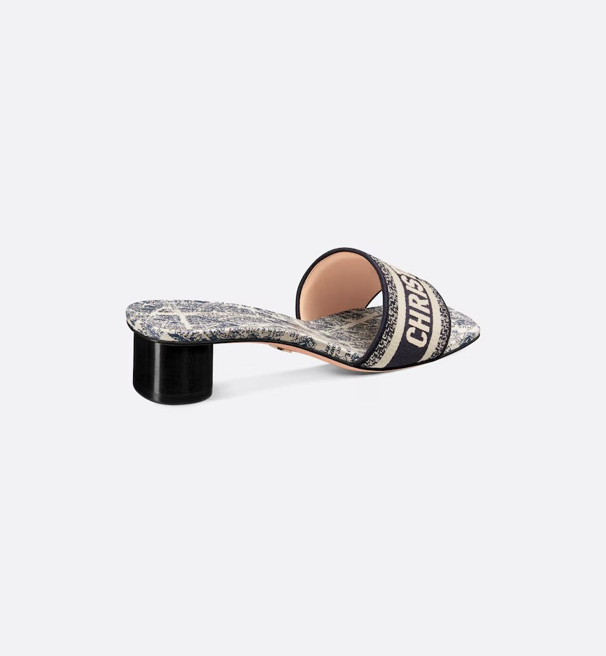 Dway mule with heel