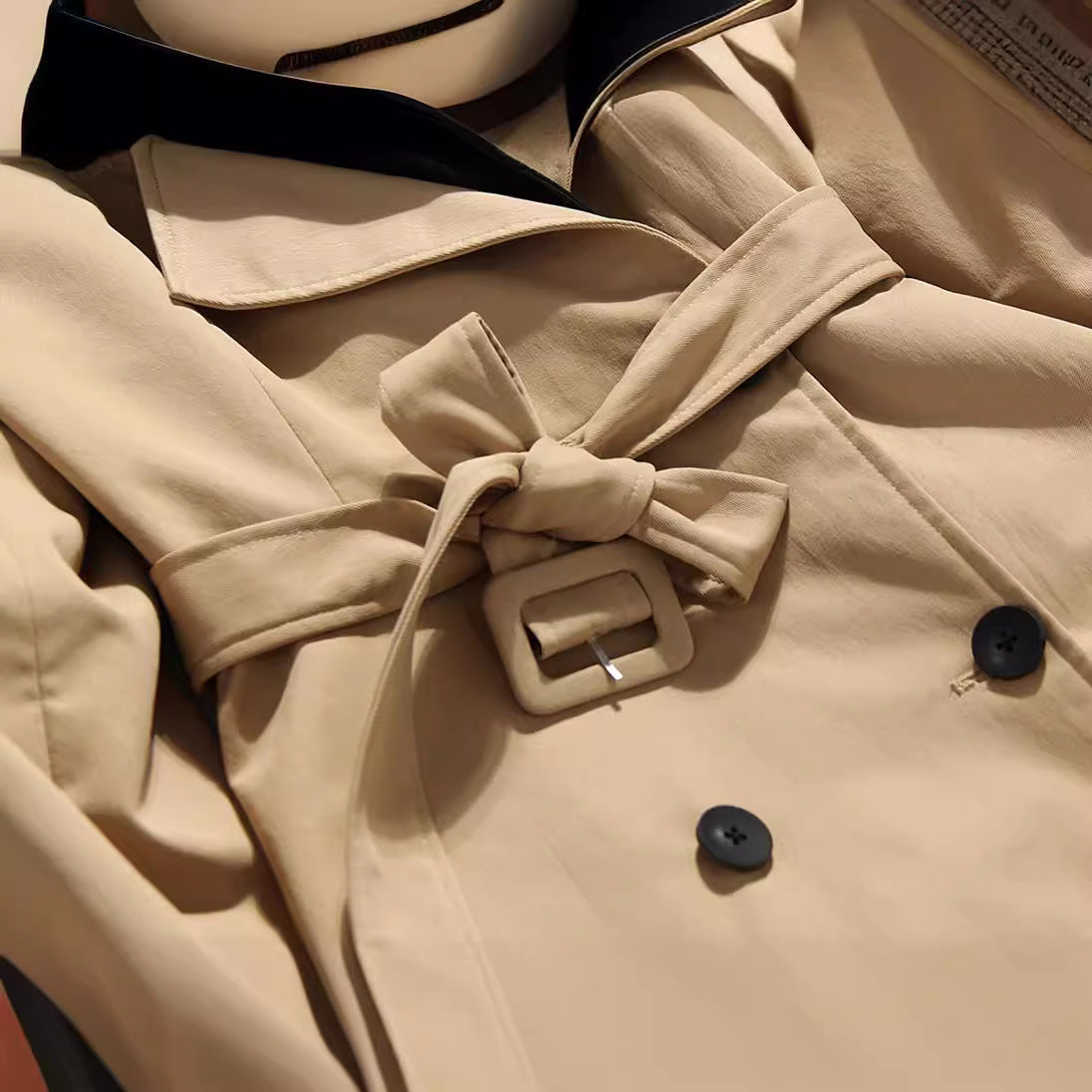 Double-breasted over-the-knee jacket