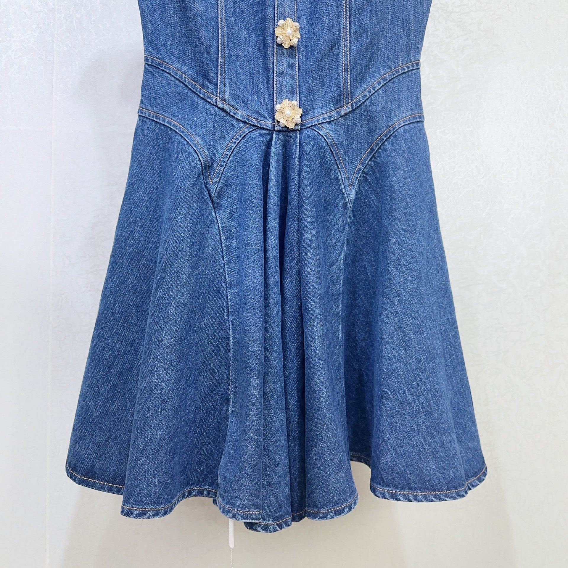 Little fragrance denim skirt