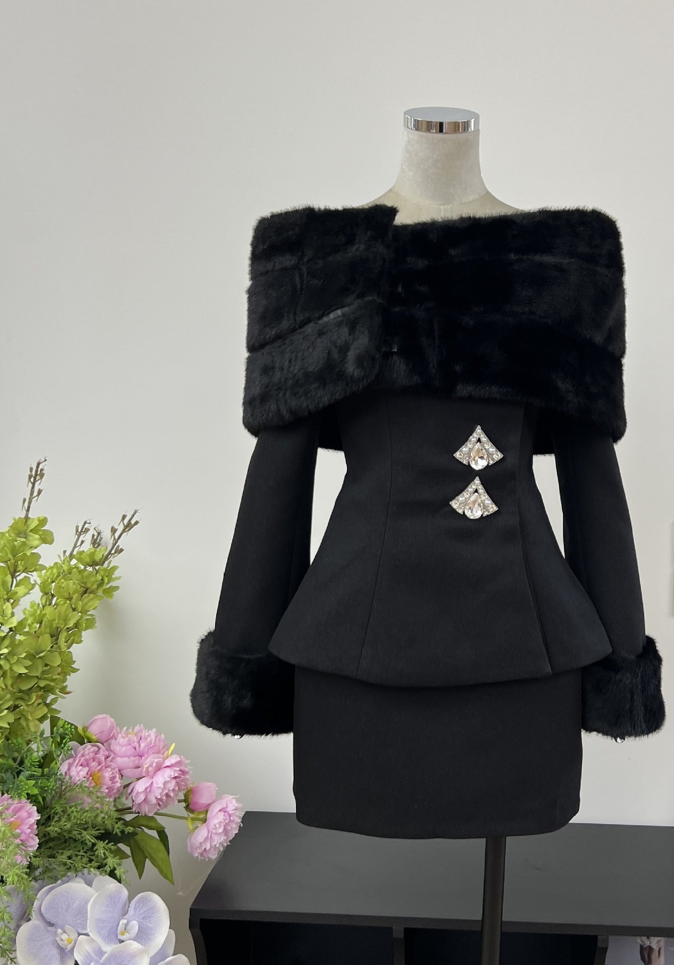 Fur collar top + hip skirt