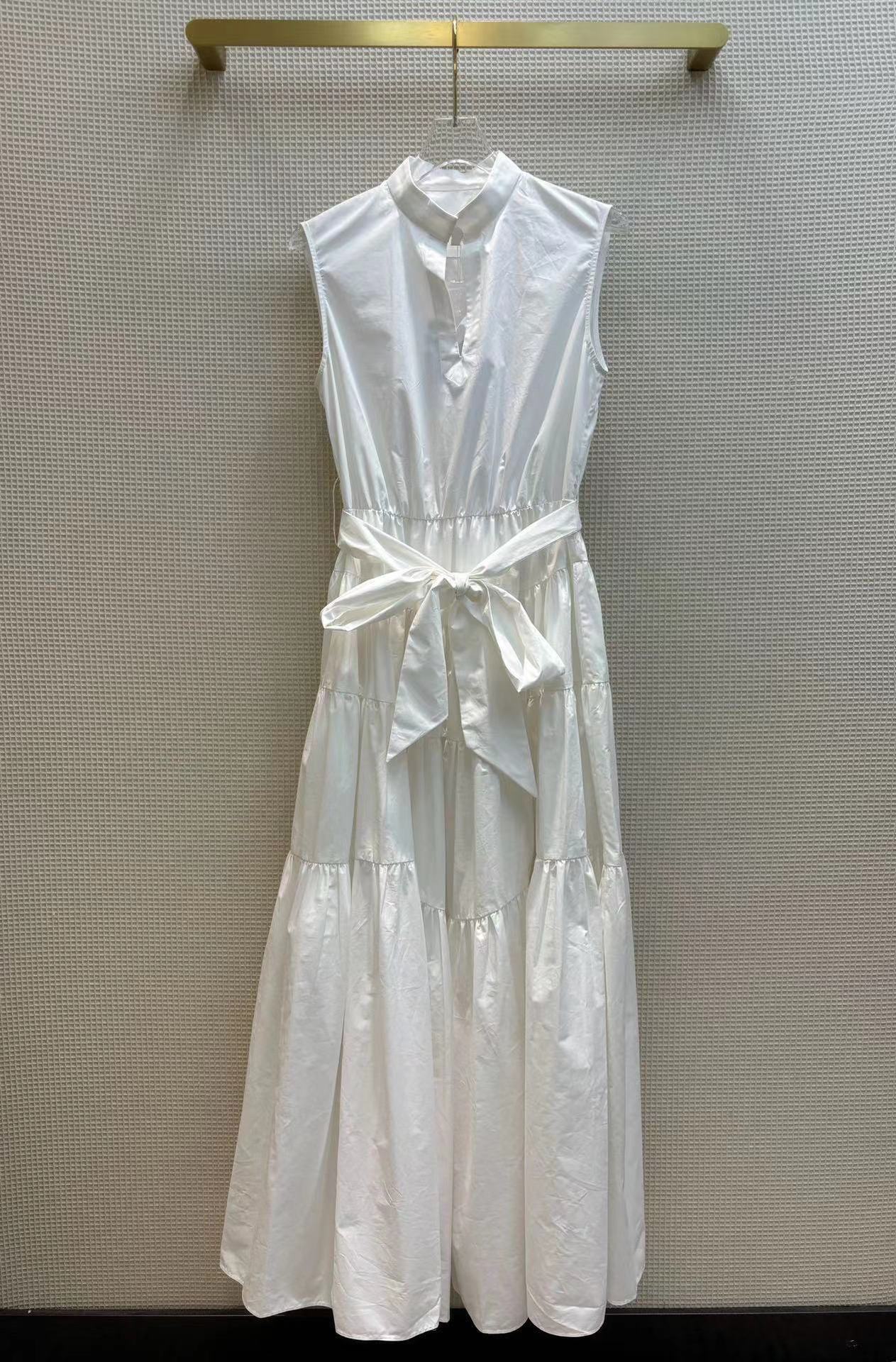 Hepburn style pearl buckle dress