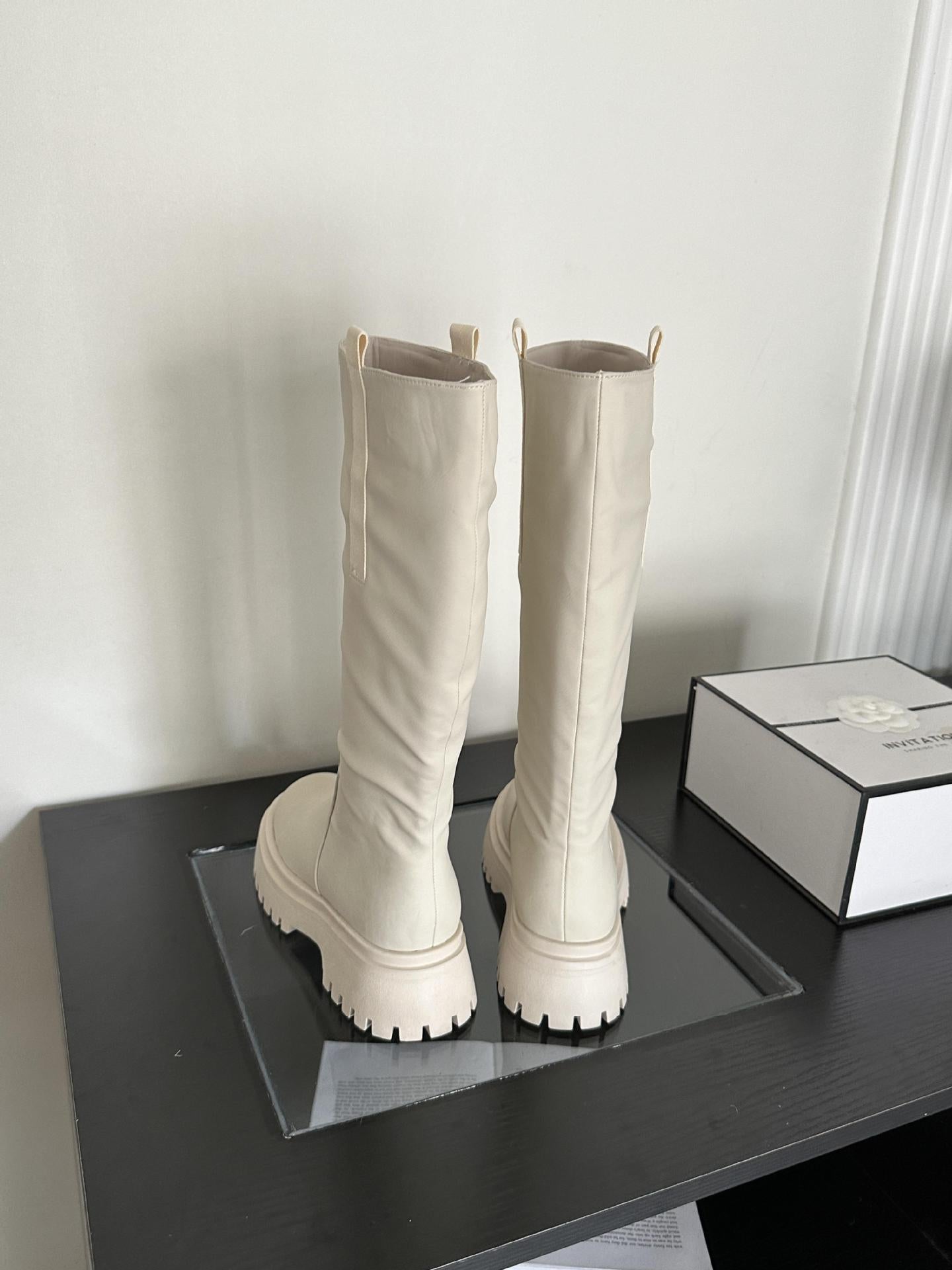 Small man mid-cut vintage boots