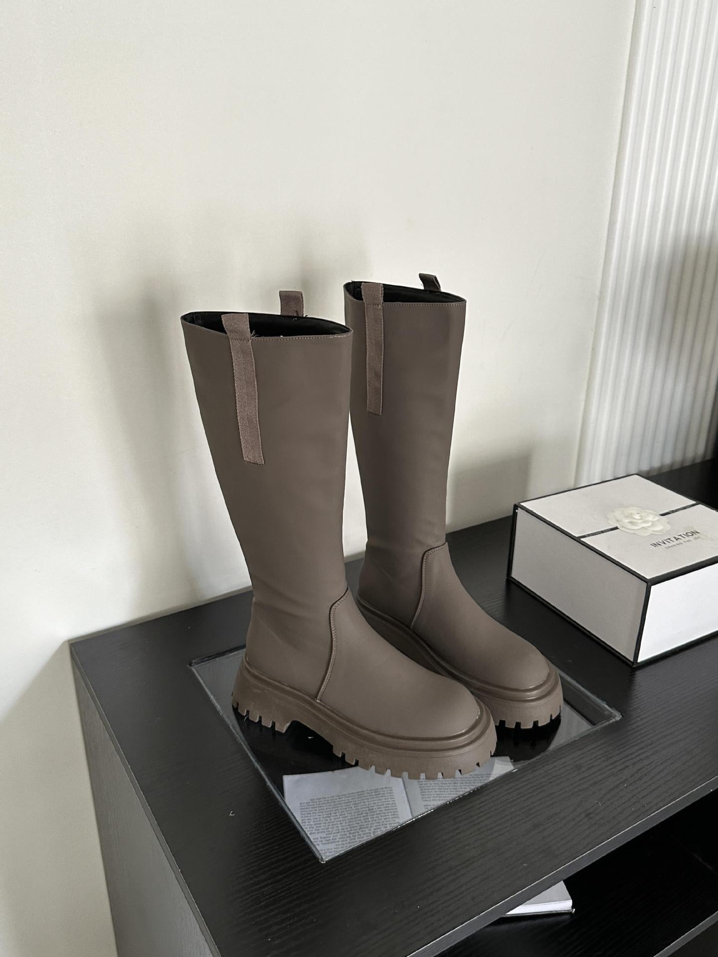 Small man mid-cut vintage boots