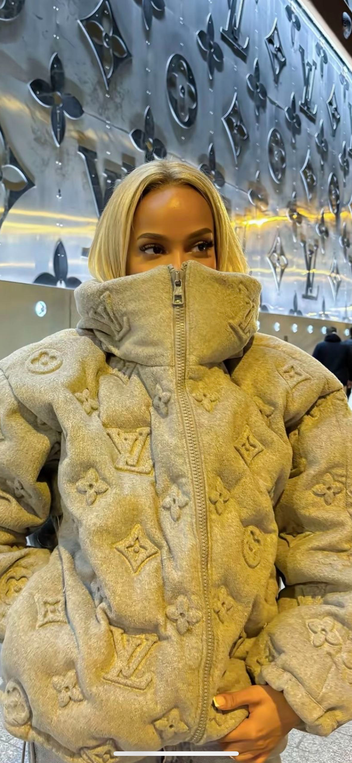 LV PUFFER COAT GREY