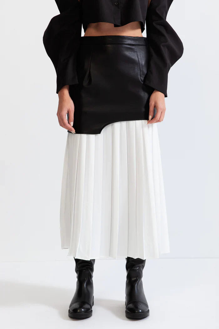 PLEATED MIDI SKIRT WITH LEATHER EFFECT - B&W